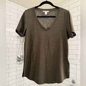 Athleta Breezy Scoop V-Neck Short Sleeve Tee Olive Green